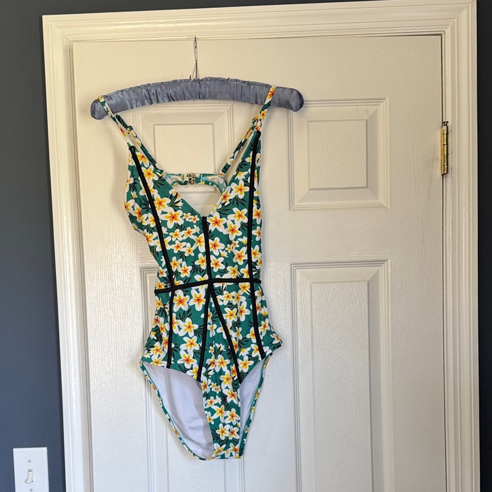 Cupshe Green Floral One-Piece Swimsuit with Yellow White Flowers